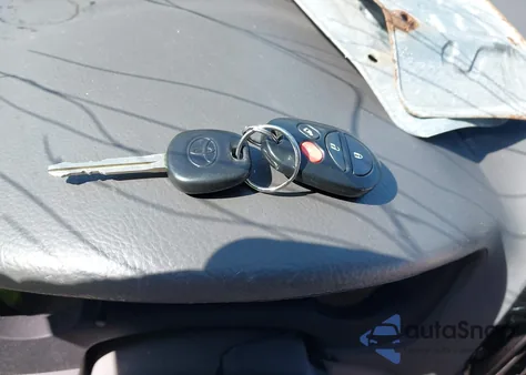 2005 Toyota Sienna Le z USA, uszkodzony, nr VIN 5TDZA23C35S312033